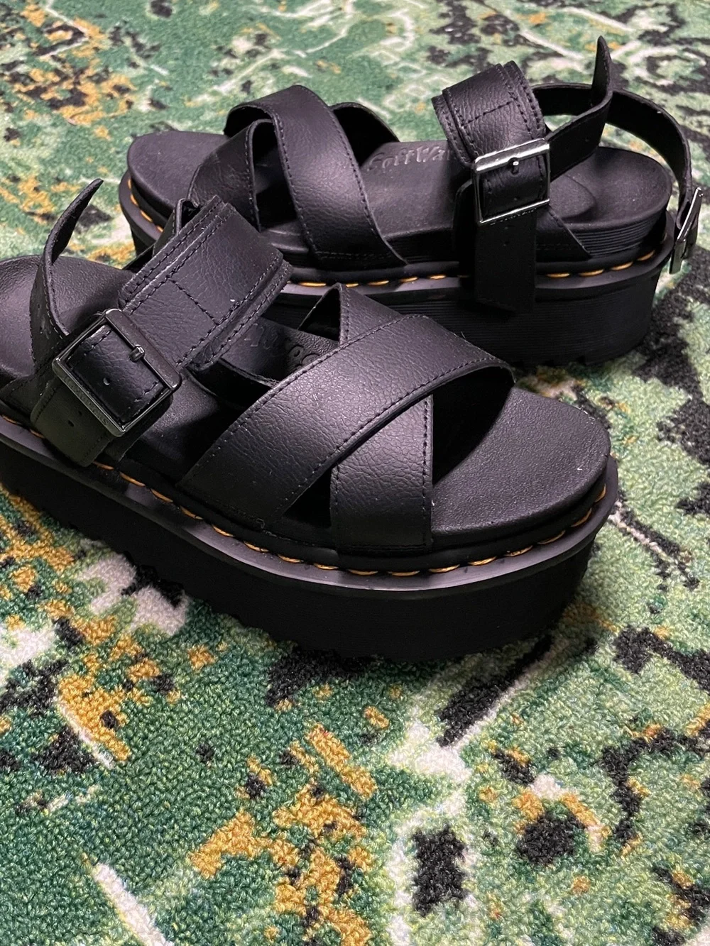 Dr. Martens Voss II sandals in black us 6